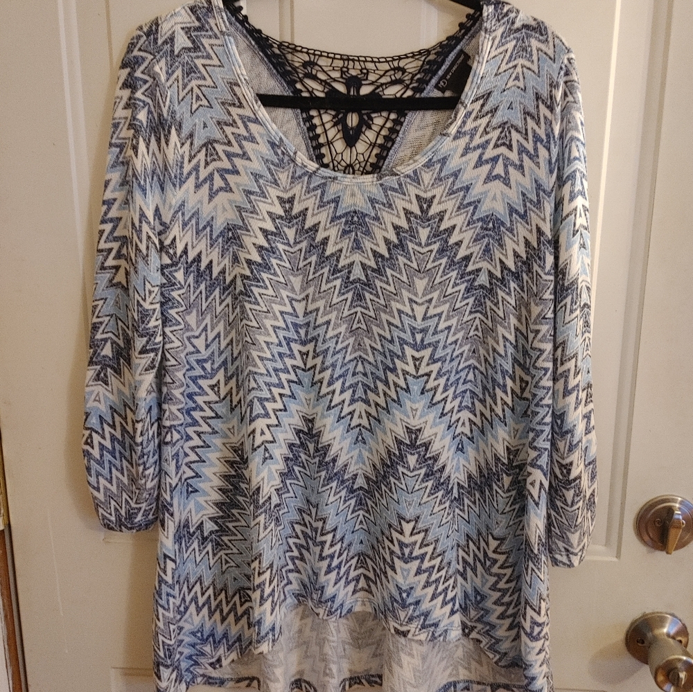 New Directions Women's top large zigzag pattern cut-out Lace back Blue Boho